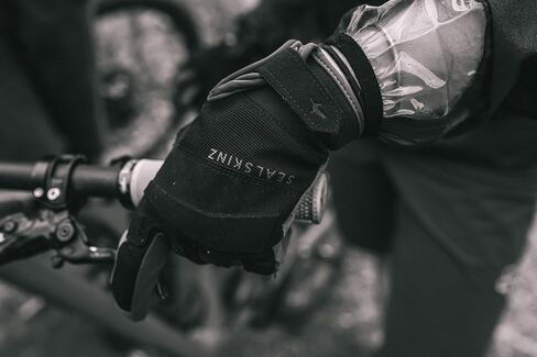 قفاز SEALSKINZ Sutton مقاوم للماء لجميع الأحوال الجوية MTB، زيتوني، متوسط in Kuwait
