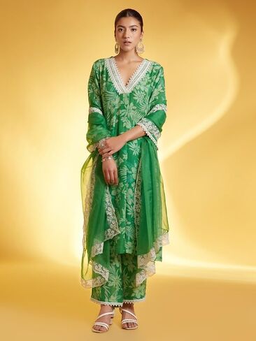 مجموعة كورتا ذا لوم مع بنطال للنساء/البنات 3/4 أكمام جرس ورقبة على شكل حرف V مطبوعة سترة عرقية هندية علوية كورتي مسحوق وردي وأحمر in Kuwait