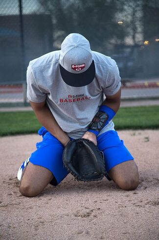 واقي المعصم G-Form Baseball Pro - للشباب والكبار in Kuwait