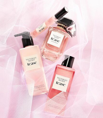 مجموعة هدايا فيكتوريا سيكريت فري سيكسي ميني Fragrance Duo: ماء عطر صغير وغسول للسفر in Saudi Arabia
