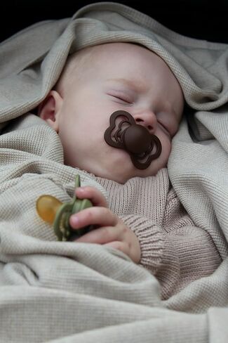 لهايات BIBS - مجموعة الأزياء الراقية | لهاية أطفال خالية من مادة BPA | صنع في الدنمارك | مجموعة من 2 لهايات مميزة بلون الأرض | الحجم 0-6 أشهر in Kuwait