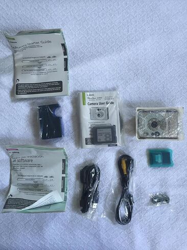 مجموعة كاميرا Canon PowerShot S300 2MP الرقمية ELPH مع تكبير بصري 3x (متجدد) in Saudi Arabia