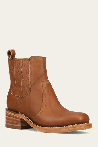 Frye Women's Campus Chelsea Boot in Kuwait