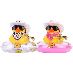 زينة سيارة على شكل بطة مطاطية مكونة من قطعتين من زخارف لوحة قيادة السيارة على شكل بطة رعاة البقر مع ملحقات رائعة وحلقة سباحة صغيرة وقبعة شمسية ووشاح أو قلادة لتزيين لوحة قيادة السيارة in Kuwait