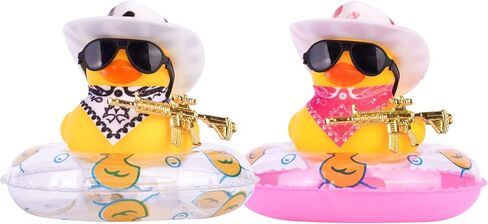 زينة سيارة على شكل بطة مطاطية مكونة من قطعتين من زخارف لوحة قيادة السيارة على شكل بطة رعاة البقر مع ملحقات رائعة وحلقة سباحة صغيرة وقبعة شمسية ووشاح أو قلادة لتزيين لوحة قيادة السيارة in Kuwait