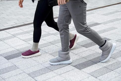 Dearfoams Women's Texoma Regrind Slip-in Boot-Comfortable, Puffy Nylon, Fleece Lining, Energy Return Mid Calf in Kuwait