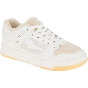 حذاء رياضي Kortni نسائي من BCBGeneration مع أربطة شيفرون in Kuwait