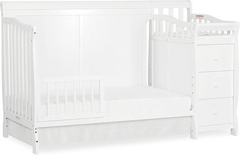 سرير أطفال برودي 5 في 1 قابل للتحويل من Dream On Me باللون الأبيض مع تغيير وأدراج واسعة وطاولة تغيير قابلة للفصل ووسادة تغيير مقاس 1 بوصة in Kuwait