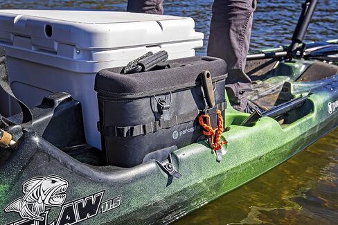 حقيبة السرج من Perception Kayaks | معالجة نظام تخزين قوارب الكاياك الخارجة عن القانون | يحمل صندوقين 3600 بلانو | مقاومة للرذاذ | سحاب علوي |، أسود in Kuwait