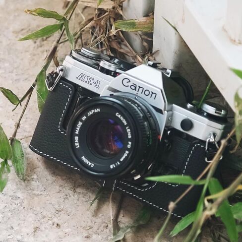 حافظة AE-1 مصنوعة يدويًا من الجلد الأصلي للكاميرا نصف كاميرا، لكاميرا Canon ae-1 a1 AE-1P (أسود) in Kuwait
