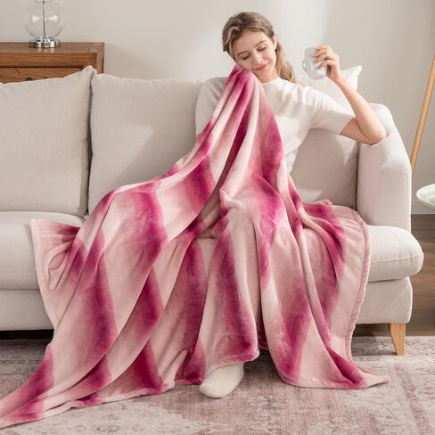 بطانية بيركشاير - بطانية كلاسيكية ثقيلة الوزن ناعمة مطبوعة VelvetLoft® بطانية دافئة من القطيفة، بطانية ناعمة غامضة بحجم مزدوج لسرير الأريكة والأريكة، أخضر وردي تجريدي، 60 بوصة × 90 بوصة in Kuwait