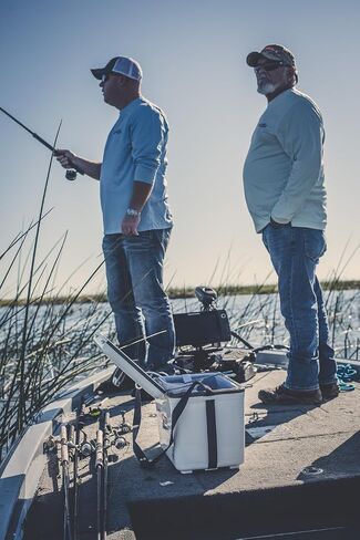 Engel 19qt Live Bait Cooler Box with 2nd Gen 2-Speed Portable Aerator Pump. Fishing Bait Station and Minnow Bucket for Shrimp, Minnows, and Other Live Bait - ENGLBC19-N in White in Kuwait
