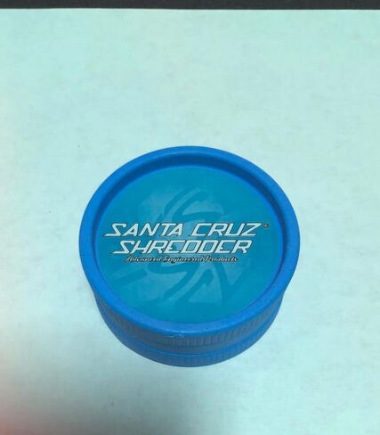 Santa Cruz Shredder Grinder for Herbs Knurled Top for Stronger Grip 2-Piece Medium 2.2 (Black) in Saudi Arabia