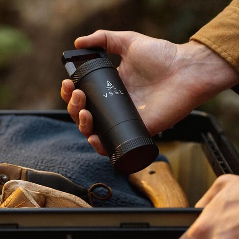 مطحنة القهوة اليدوية VSSL Java G25، سعة تصل إلى 25 جرام، شفرات مخروطية من الفولاذ المقاوم للصدأ، برونزية in Kuwait