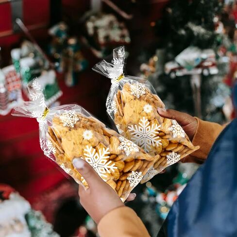 120 قطعة من أكياس حلوى السيلوفان لعيد الميلاد من REJODA، أكياس هدايا تشيلو شفافة لعيد الميلاد وأكياس الحلوى مع أربطة ملتوية لمستلزمات حفلات عيد الميلاد in Kuwait
