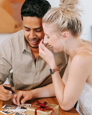 SNBLK 2 حزمة من الأربطة المنقوشة متوافقة فقط مع Fitbit Versa 3/Fitbit Sense/Fitbit Versa 4/Fitbit Sense 2 Bands أربعة نماذج، حزام بديل أنيق ناعم من مادة TPU للنساء in Kuwait