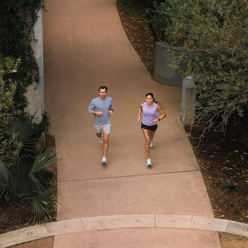 حزمة ساعة Garmin Forerunner 165 (رمادي ضبابي/حجر أبيض) تعمل بنظام تحديد المواقع العالمي (GPS) - شاشة لمس AMOLED، بطارية تدوم 11 يومًا، تدريب واسترداد مع سماعات أذن PlayBetter اللاسلكية للجري in Kuwait