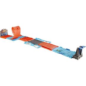Hot Wheels Toy Car Track Set, Race Crate Transforms Into 3 Builds, Includes Storage & 2 Cars in 1:64 Scale (Amazon Exclusive)