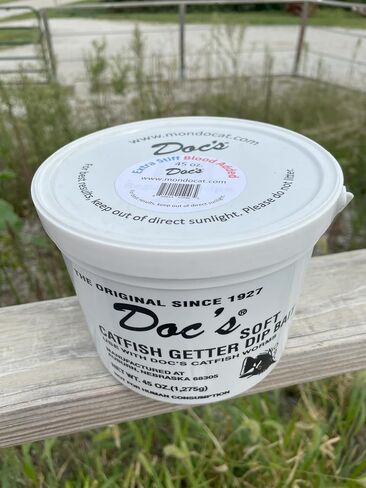 Doc's Catfish Dip Bait - Extra Stiff Blood Added 45 oz. - Case of 6 in Saudi Arabia