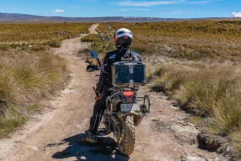 إطار رياضي مزدوج للدراجة النارية Mitas Enduro Trail+ E-07+ Dakar 170/60B17 72T in Kuwait