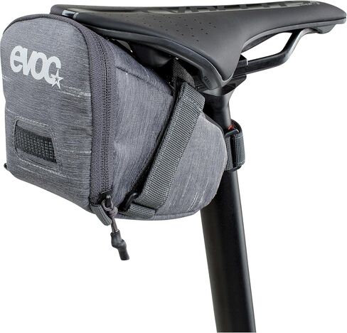 حقيبة سرج EVOC SEAT BAG TOUR، حقيبة إطار دراجة لمزيد من مساحة التخزين على عمود المقعد (الحجم: M، مساحة تخزين 0.7 لتر، مقاومة للتآكل، طارد للماء، تعزيز هيبالون)، رمادي كربوني in Saudi Arabia