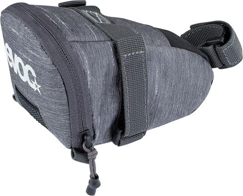 حقيبة سرج EVOC SEAT BAG TOUR، حقيبة إطار دراجة لمزيد من مساحة التخزين على عمود المقعد (الحجم: M، مساحة تخزين 0.7 لتر، مقاومة للتآكل، طارد للماء، تعزيز هيبالون)، رمادي كربوني in Saudi Arabia