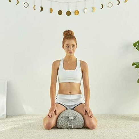 مسند يوجا كريستال كوف من برينتوود هوم، وسادة دعم مستطيلة مملوءة بالحنطة السوداء، صنع في كاليفورنيا in Kuwait