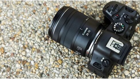 Canon RF 28-70mm f/2.8 عبارة عن عدسة STM RF (6535C002) + طقم مرشح العدسة + طقم التنظيف + غطاء العدسة (متجدد) in Saudi Arabia
