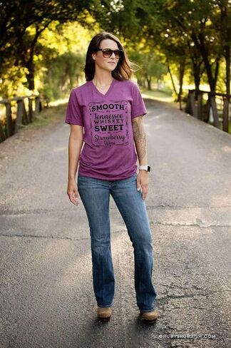 Smooth as Tennessee Whiskey Sweet as Strawberry Wine Shirt Women Country Music Tee Letter Print Drinking T-Shirt in Saudi Arabia