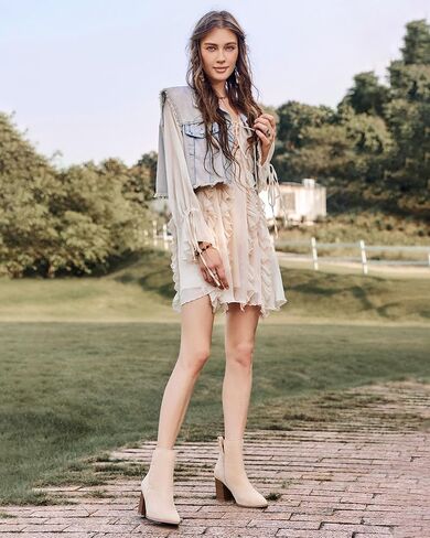 حذاء نسائي من Rilista بفتحة على شكل حرف V للكاحل بمقدمة مدببة وكعب مكدس وأحذية بسحاب جانبي in Kuwait