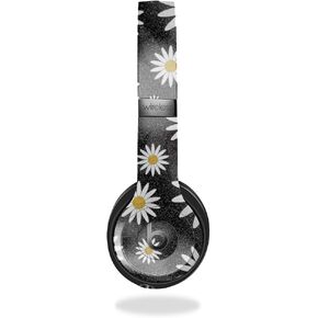 غلاف لامع لامع متوافق مع Beats Solo 4 - Daisies - غطاء لاصق واقٍ من الفينيل الفاخر 3M - سهل الاستخدام | صُنع في الولايات المتحدة الأمريكية بواسطة MightySkins