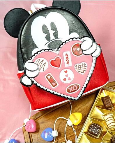 حقيبة ظهر صغيرة حصرية من Loungefly Disney Mickey Mouse Chocolate Box Valentine in Saudi Arabia