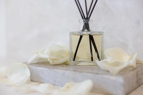 موزع روائح عطر كاي ريد، 6.75 أونصة سائلة، مصمم ليطلق بدقة عطر كاي المميز والمنعش والنظيف في الهواء، نباتي، لم يتم الإساءة إلى الحيوانات لتصنيعه، صنع في الولايات المتحدة الأمريكية in Kuwait