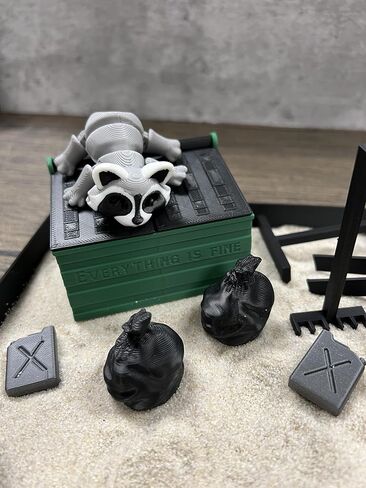 Munnygrubbers - Dumpster Fire Zen Garden - صندوق رمل ملحق للمكتب - حديقة رملية - هدية مبتكرة مرحة - تخفيف التوتر in Kuwait