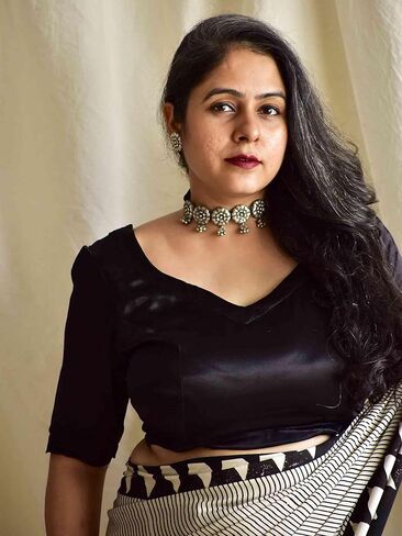 بلوزة من الحرير Sundarii Goonj Mashru | ياقة على شكل قلب، بلوزة أنيقة للنساء (48) in Kuwait