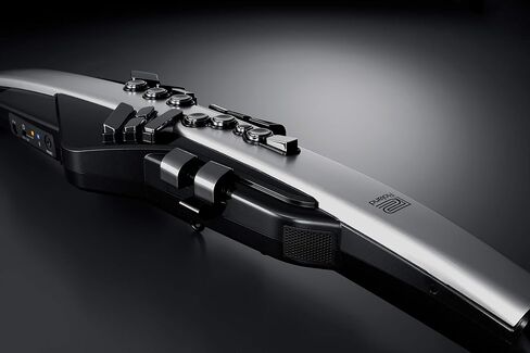 آلة النفخ الرقمية Roland Aerophone Pro، درجة احترافية مع تصميم مصقول، ومكونات متميزة، ومحركات صوتية متقدمة (AE-30)، رمادي، أسود in Saudi Arabia