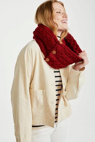 وشاح نسائي من Aran Woolen Mills مصنوع من صوف ميرينو بنسبة 100% مع أزرار in Saudi Arabia