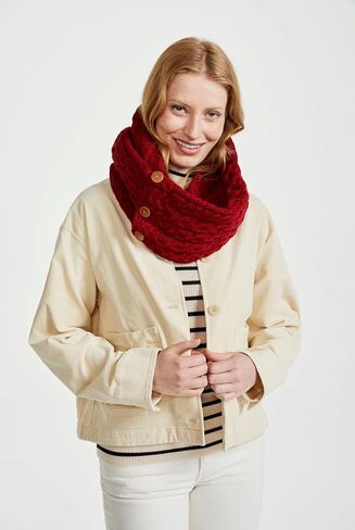 وشاح نسائي من Aran Woolen Mills مصنوع من صوف ميرينو بنسبة 100% مع أزرار in Saudi Arabia