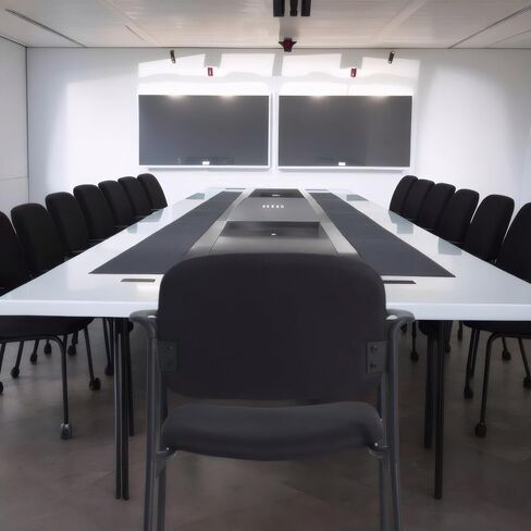 Stackable Reception Guest Visitor Office Meeting Conference Chair with Arms and Wheels in Kuwait