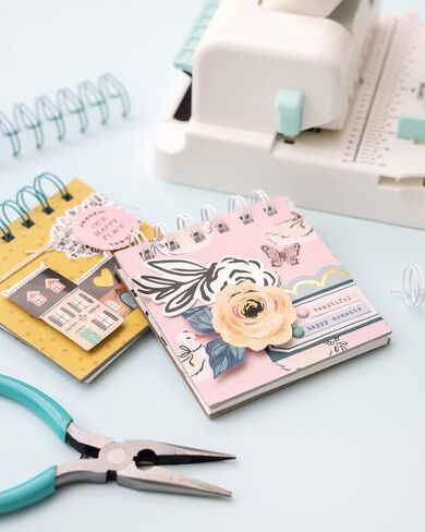 آلة تجليد الكتب We R Memory Keepers Mini Cinch، بيضاء، أداة صغيرة، تصميم سهل الاستخدام مع مسطرة، متوافقة مع الأسلاك أو الملفات الحلزونية، اصنع كتبًا احترافية وأجهزة الكمبيوتر المحمولة والتقويمات والمزيد in Kuwait