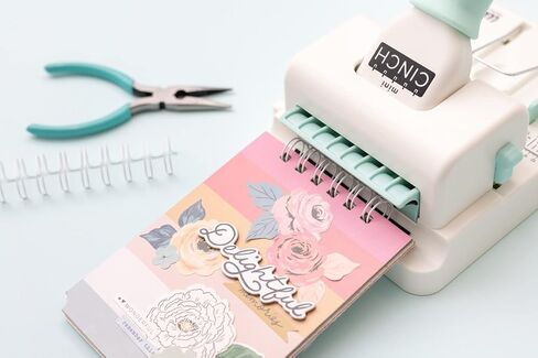 آلة تجليد الكتب We R Memory Keepers Mini Cinch، بيضاء، أداة صغيرة، تصميم سهل الاستخدام مع مسطرة، متوافقة مع الأسلاك أو الملفات الحلزونية، اصنع كتبًا احترافية وأجهزة الكمبيوتر المحمولة والتقويمات والمزيد in Kuwait