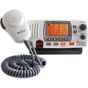 Cobra MR F77B نظام تحديد المواقع العالمي (GPS) راديو بحري VHF ثابت - 25 وات VHF، جهاز استقبال GPS مدمج، غاطس، شاشة LCD، ميكروفون لإلغاء الضوضاء، طقس NOAA، مقياس قوة الإشارة، قنوات المسح، أسود/رمادي