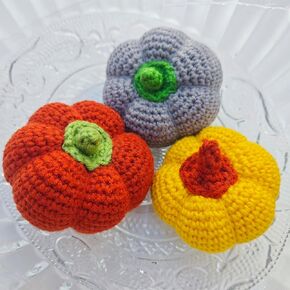 Set of 3 Fall Indoor Outdoor Decorative Crochet Pumpkins Halloween Gift Accessory Knit Fake Pumpkins for Farmhouse Thanksgiving Table Mantel Patio Kitchen Decor (Yellow)