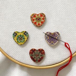 DPXWCCH 4 Pieces Heart Floral Needle Minders for Cross Stitch Wooden Magnetic Needle Keepers Embroidery Needlework Accessories