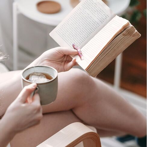 Book Page Holder for Reading, 2 Pcs Dried Flower Resin Transparent Thumb Bookmark, Book Accessories for Reading Lovers, Gifts for Bookworm, Readers, Literary, Students, Teachers in Kuwait