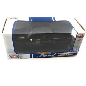 Motor Max 1:24 Scale 2017 Black Chevy Silverado 1500 LT Z71 Crew Cab Diecast truck