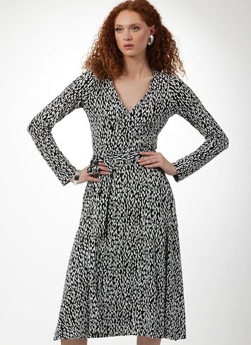 Vogue V2000H5 Misses' Wrap Dress Sewing Pattern Packet by Diane Von Furstenberg, Design Code V2000, Sizes 6-8-10-12-14 in Saudi Arabia
