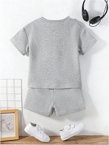 Verdusa Toddler Boy's 2 Piece Outfit Drop Shoulder Tee Top and Elastic Waist Shorts in Saudi Arabia