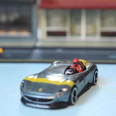 2pc 1/64 Scale Figure Driver Scene Micro Miniatures Figures Model Scene Props for Cars Vehicles Toys, Landscape Layout Decor (Style T) in Saudi Arabia