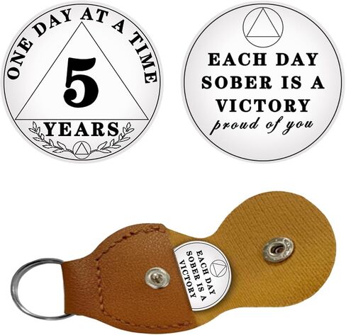 عملة الرصانة 3 سنوات من الذكرى السنوية الرصينة يوم واحد في كل مرة AA Recovery Medallion Chip Recovery Token NA OA هدايا رائعة للرصانة للرجال والنساء مدمني الكحول المجهولين من جلد البولي يوريثان متضمنة in Saudi Arabia